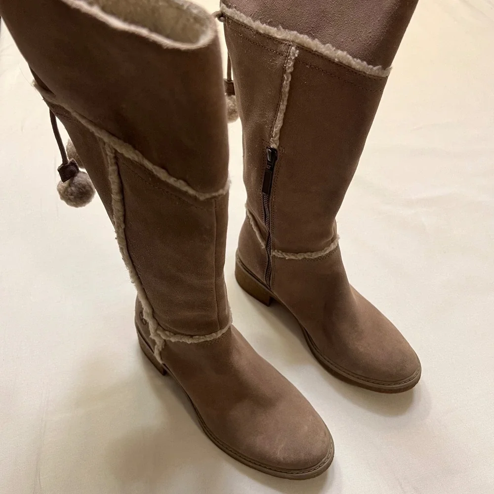 Timberland Taupe Suede‎ Shearling Pom Pom Nordic Boho Cozy Tall Boots Size 7.5
